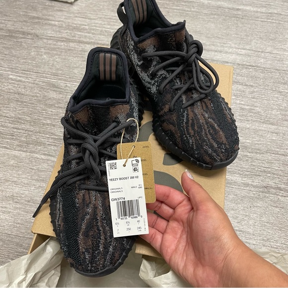 Yeezy Boost 350v2 MX Rock - Picture 2 of 9